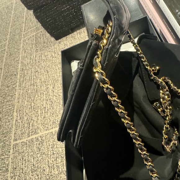 Chanel classic wallet on chain with gold hardware - Picture 4 of 10